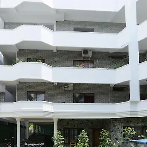 *** Hotel Heaven Gardens India